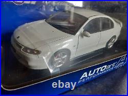 RARE AUTOART 1/18 Diecast 73304 HSV COMMODORE VT2 CLUBSPORT R8 WHITE